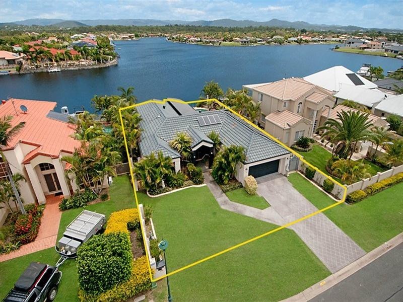 10 Eastbank Terrace, Helensvale QLD 4212