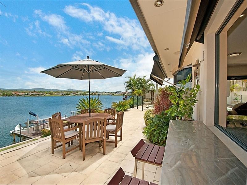 10 Eastbank Terrace, Helensvale QLD 4212