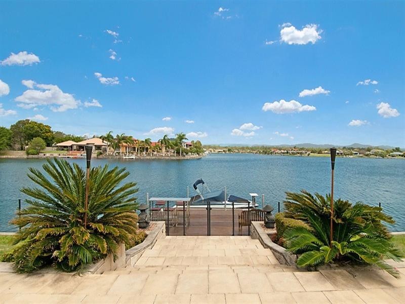 10 Eastbank Terrace, Helensvale QLD 4212