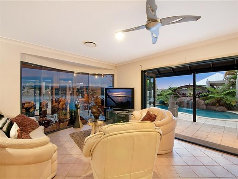 10 Eastbank Terrace, Helensvale QLD 4212