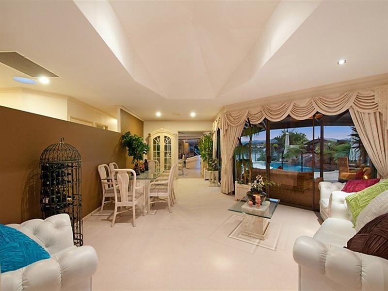 10 Eastbank Terrace, Helensvale QLD 4212