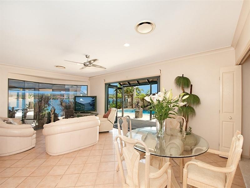 10 Eastbank Terrace, Helensvale QLD 4212