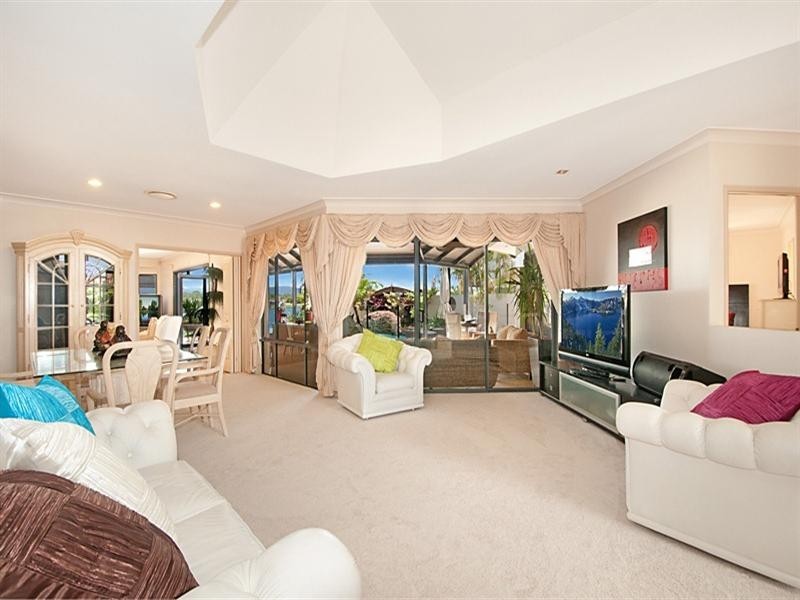 10 Eastbank Terrace, Helensvale QLD 4212