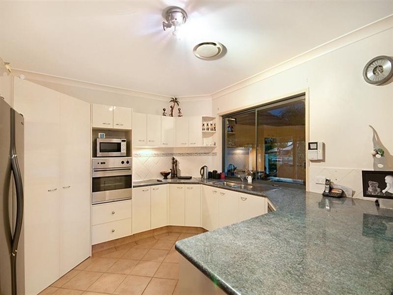 10 Eastbank Terrace, Helensvale QLD 4212