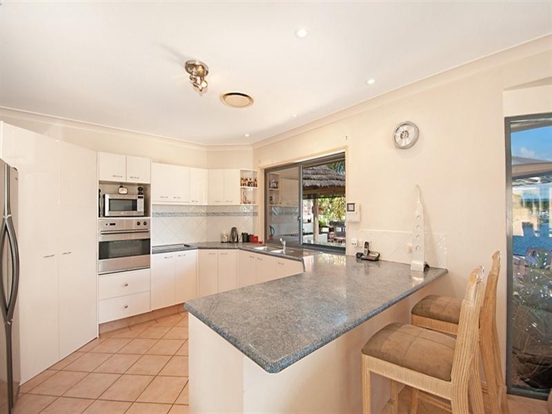 10 Eastbank Terrace, Helensvale QLD 4212