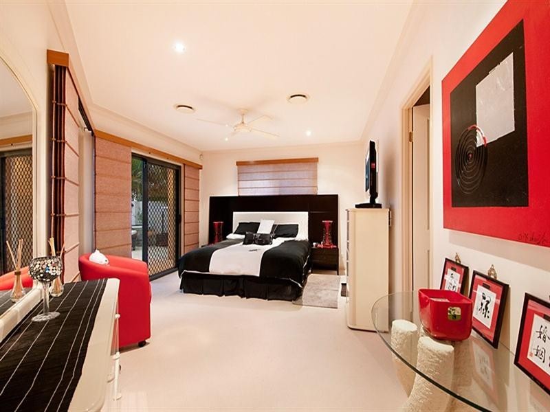 10 Eastbank Terrace, Helensvale QLD 4212