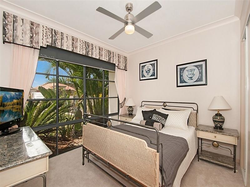 10 Eastbank Terrace, Helensvale QLD 4212