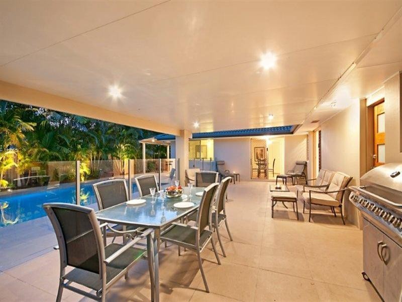 18 Lakeshore Drive, Helensvale QLD 4212