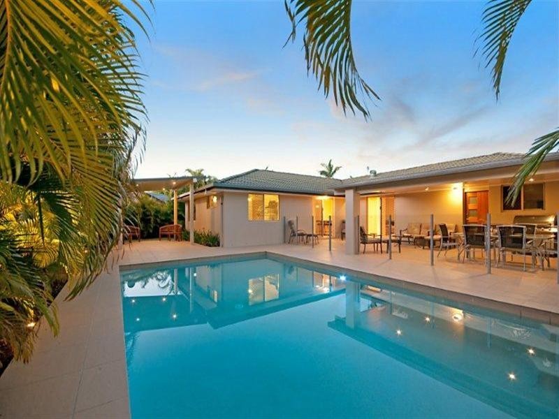18 Lakeshore Drive, Helensvale QLD 4212