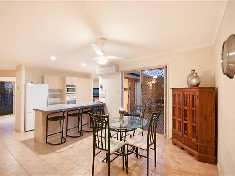 18 Lakeshore Drive, Helensvale QLD 4212