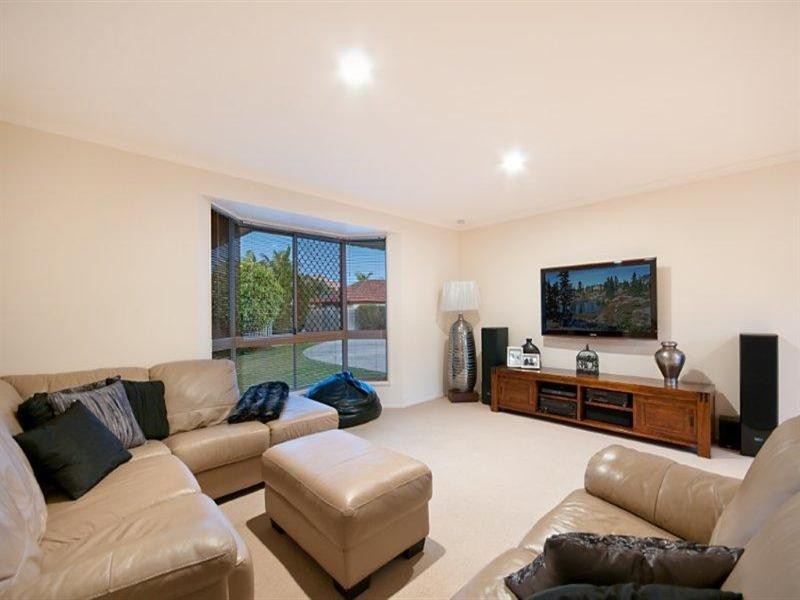 18 Lakeshore Drive, Helensvale QLD 4212