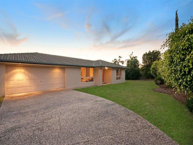 18 Lakeshore Drive, Helensvale QLD 4212