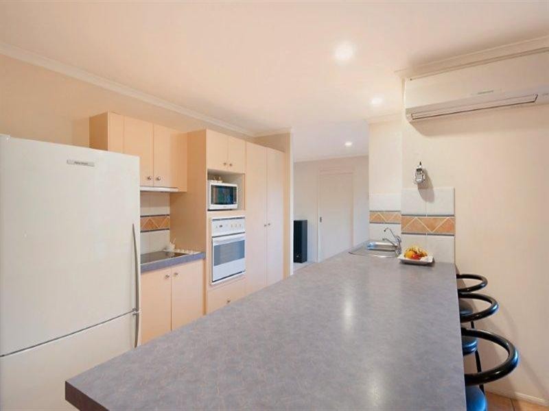 18 Lakeshore Drive, Helensvale QLD 4212