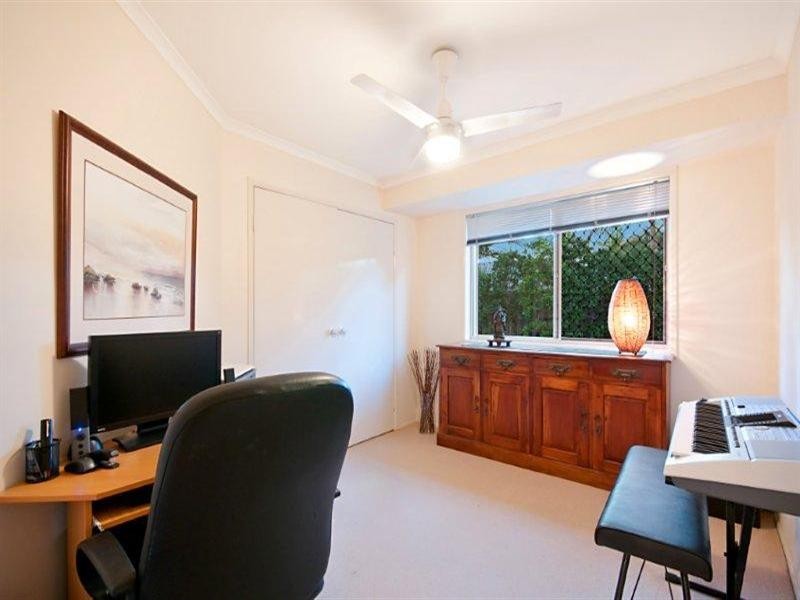 18 Lakeshore Drive, Helensvale QLD 4212