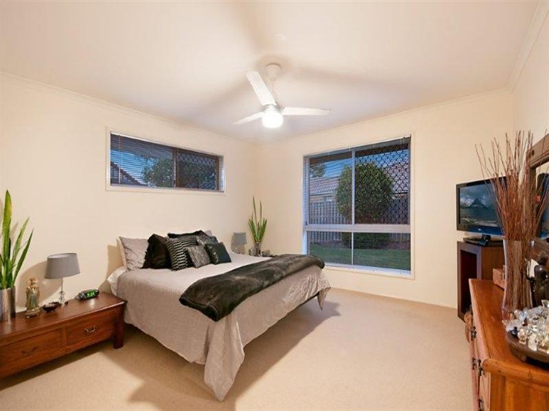 18 Lakeshore Drive, Helensvale QLD 4212