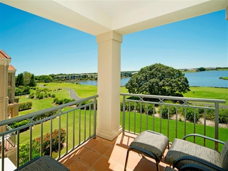 8335 Magnolia Drive East, Hope Island QLD 4212