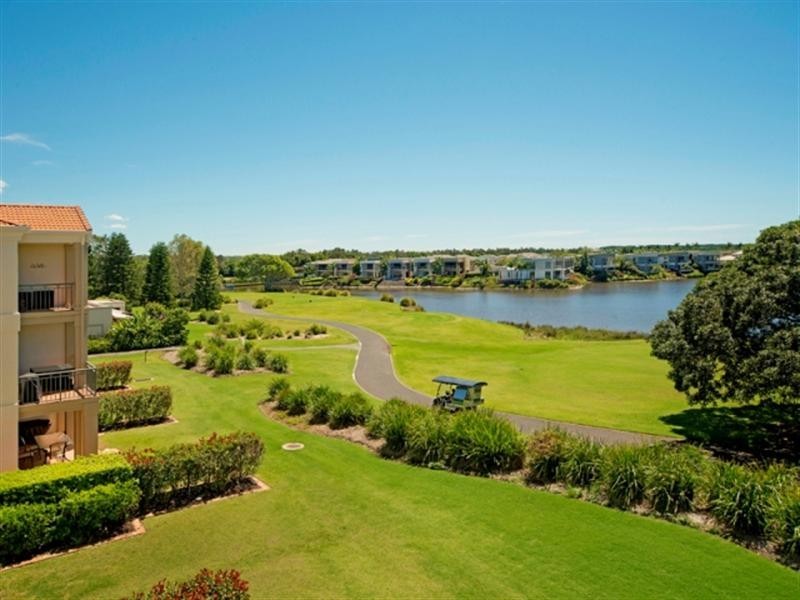 8335 Magnolia Drive East, Hope Island QLD 4212