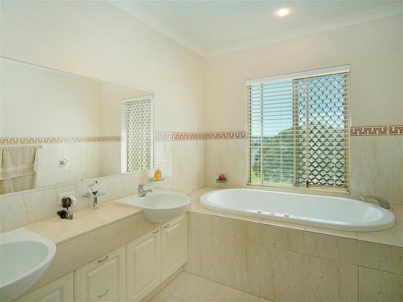 8335 Magnolia Drive East, Hope Island QLD 4212