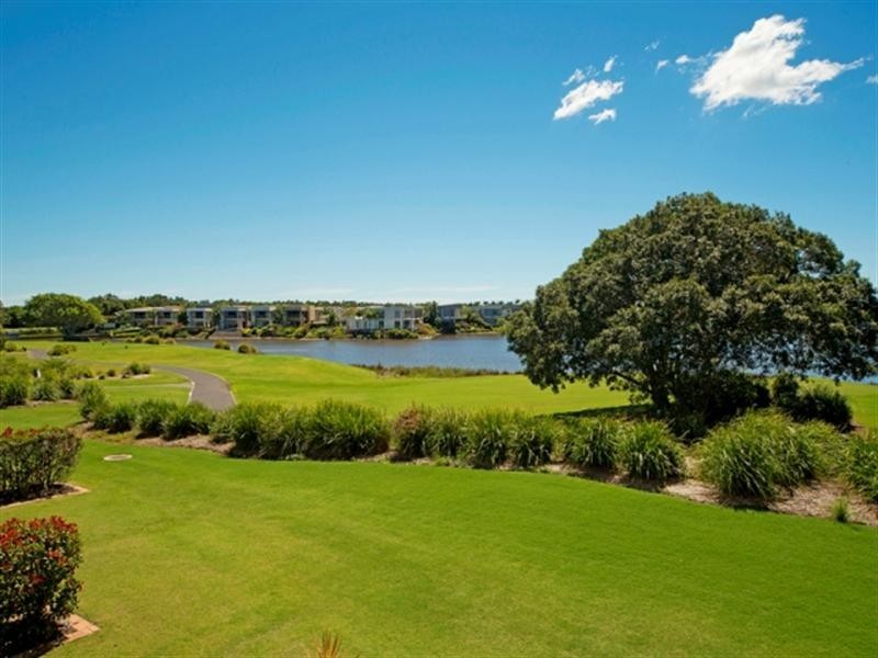 8335 Magnolia Drive East, Hope Island QLD 4212