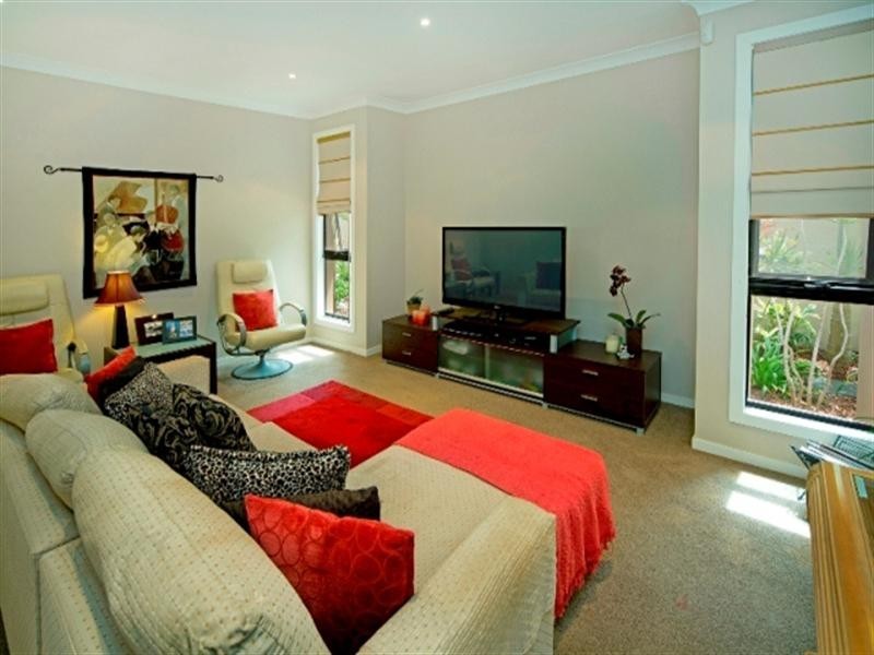 2548 Gowrie Way, Hope Island QLD 4212