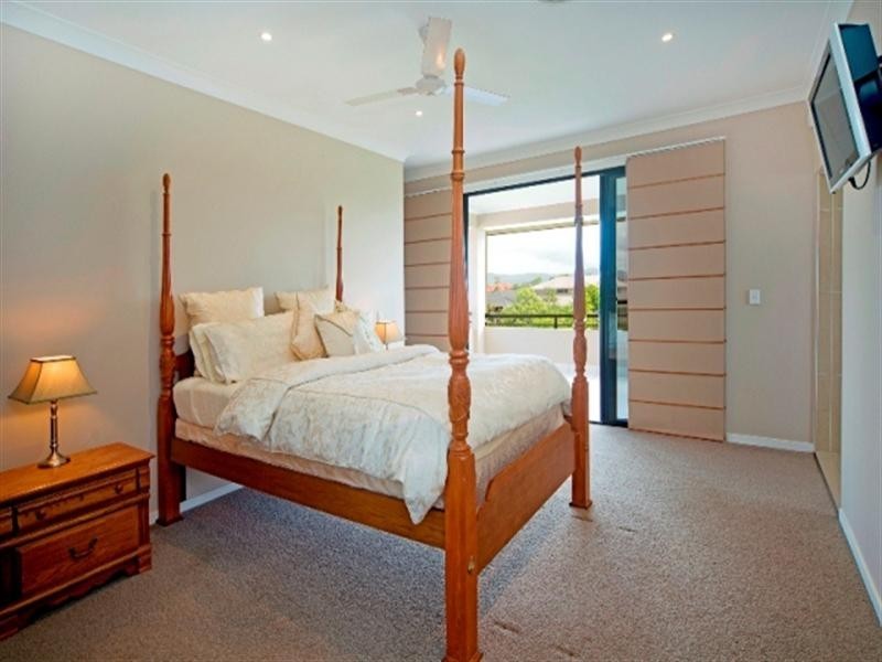 2548 Gowrie Way, Hope Island QLD 4212