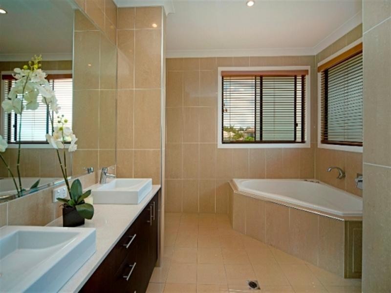 2548 Gowrie Way, Hope Island QLD 4212