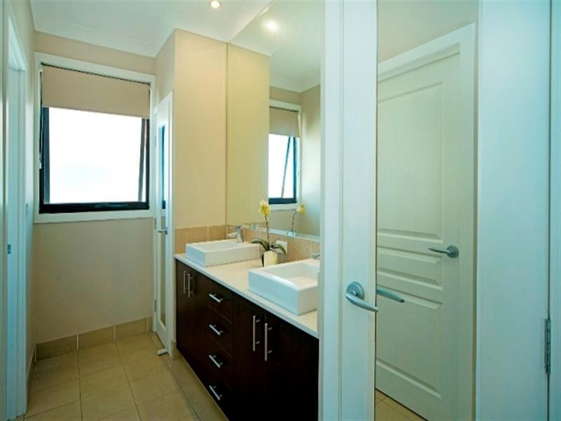 2548 Gowrie Way, Hope Island QLD 4212