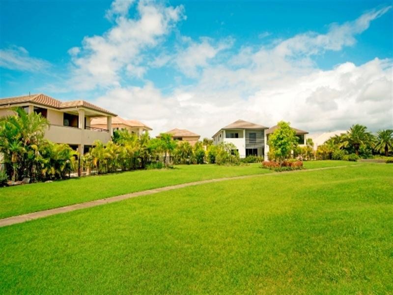 2548 Gowrie Way, Hope Island QLD 4212