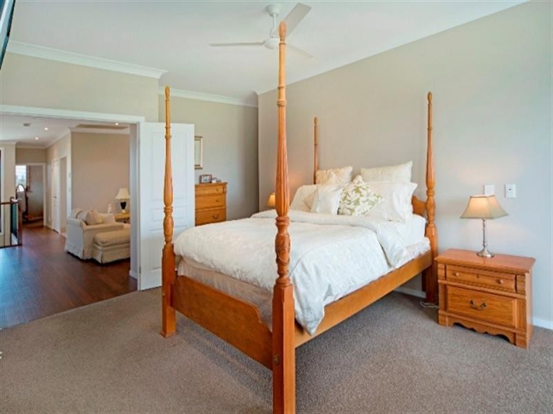 2548 Gowrie Way, Hope Island QLD 4212