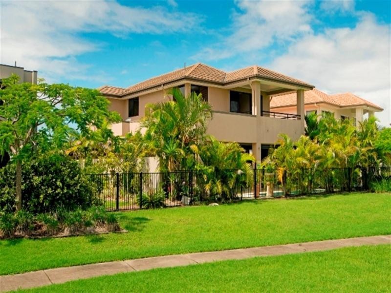 2548 Gowrie Way, Hope Island QLD 4212