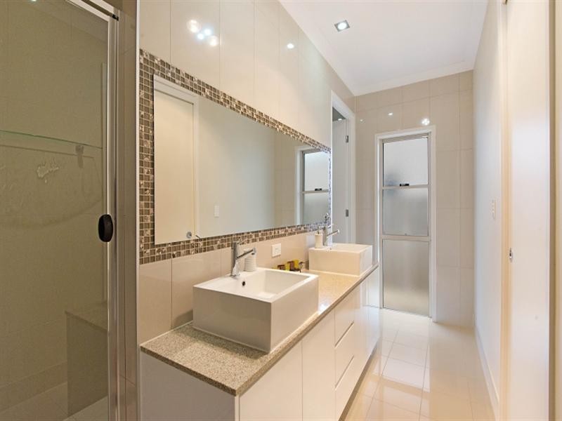 32 Rhodium Crescent, Hope Island QLD 4212