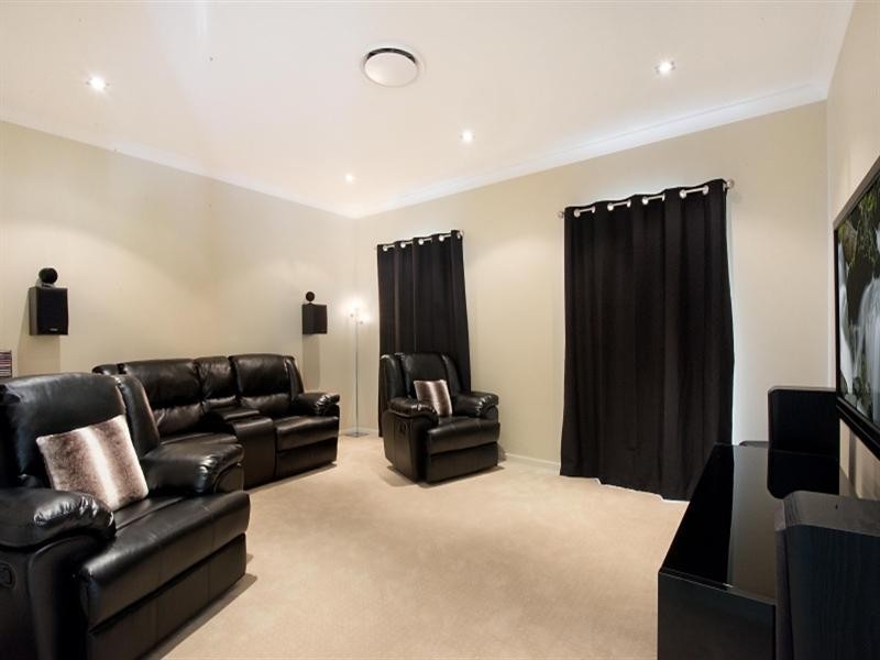 32 Rhodium Crescent, Hope Island QLD 4212