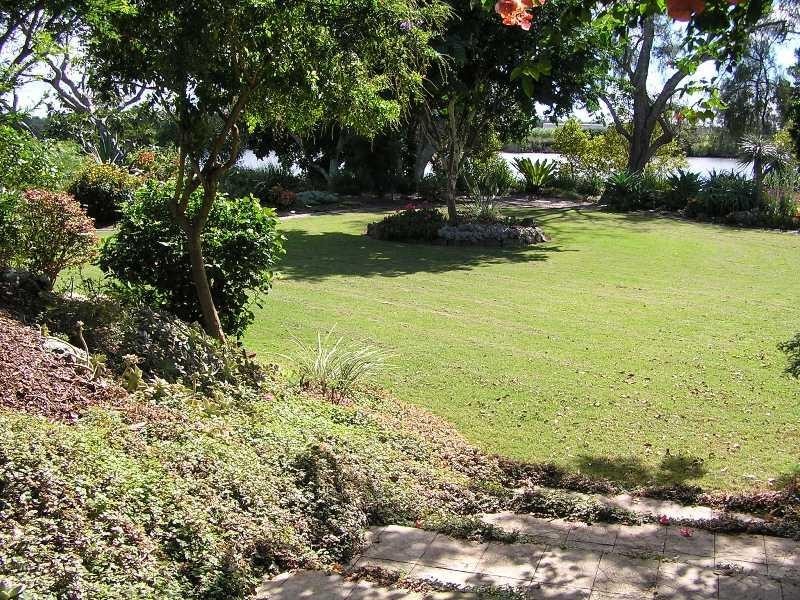 32 River Cove Place, Hope Island QLD 4212