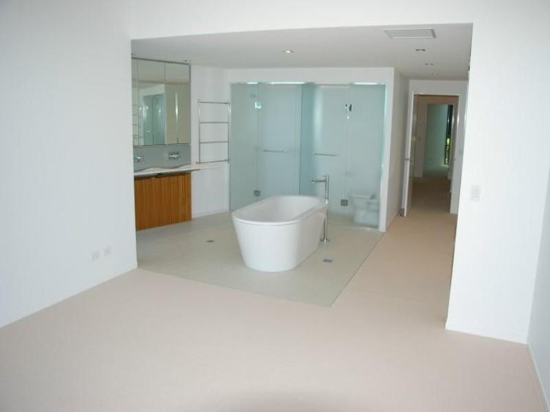 27103 Ephraim Island, Paradise Point QLD 4216