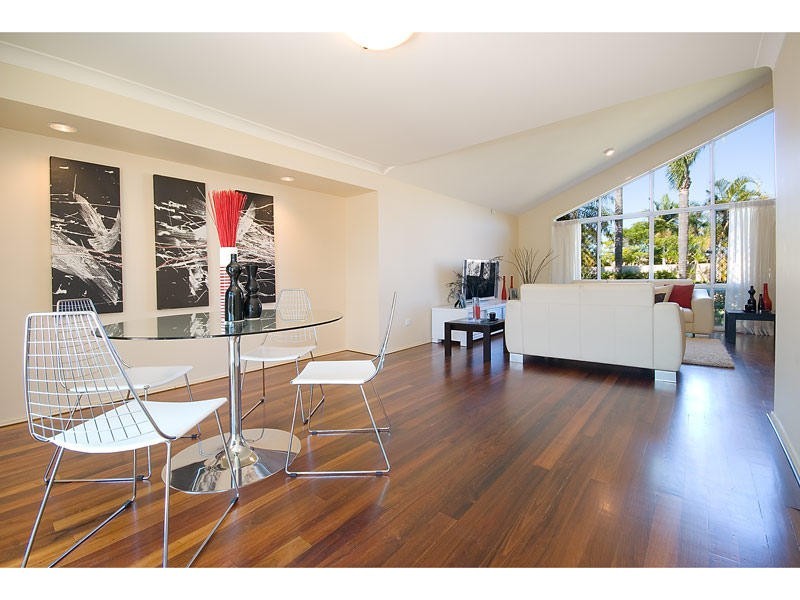 32 Kincardine Drive, Benowa QLD 4217