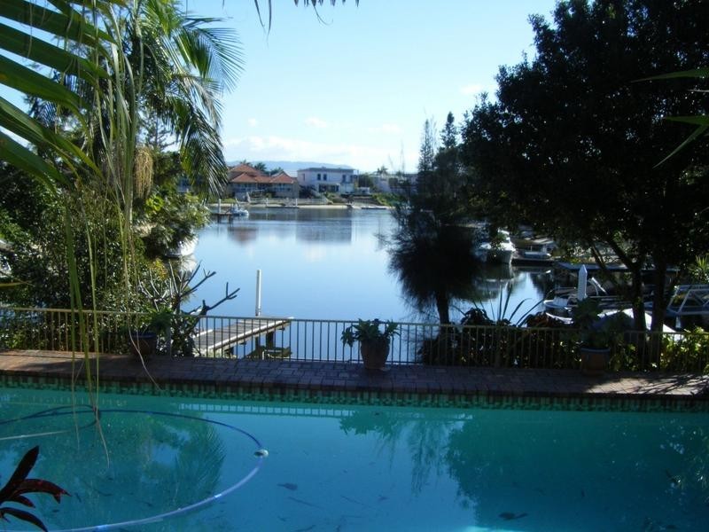 18 Bermuda Street, Broadbeach Waters QLD 4218