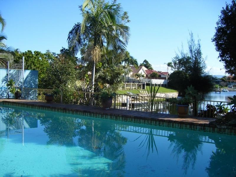 18 Bermuda Street, Broadbeach Waters QLD 4218