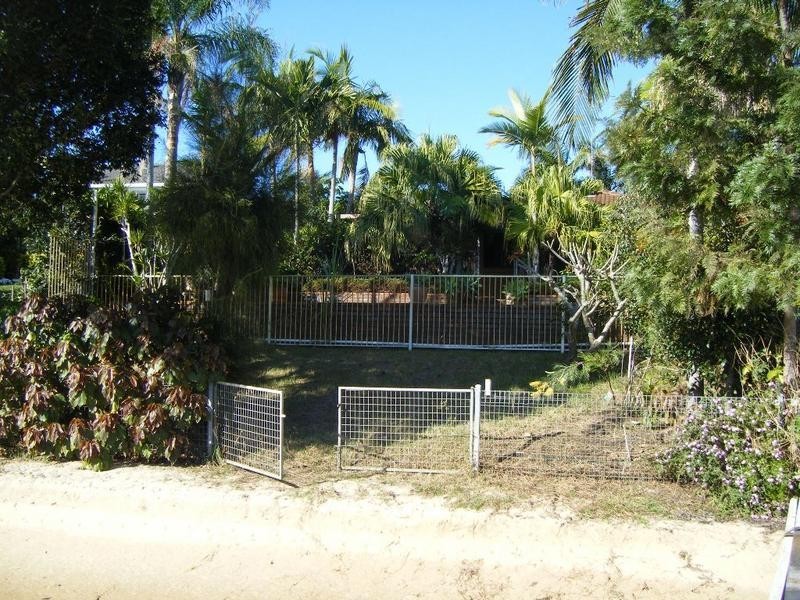 18 Bermuda Street, Broadbeach Waters QLD 4218