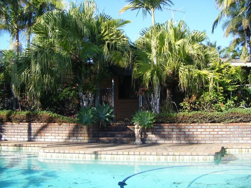 18 Bermuda Street, Broadbeach Waters QLD 4218