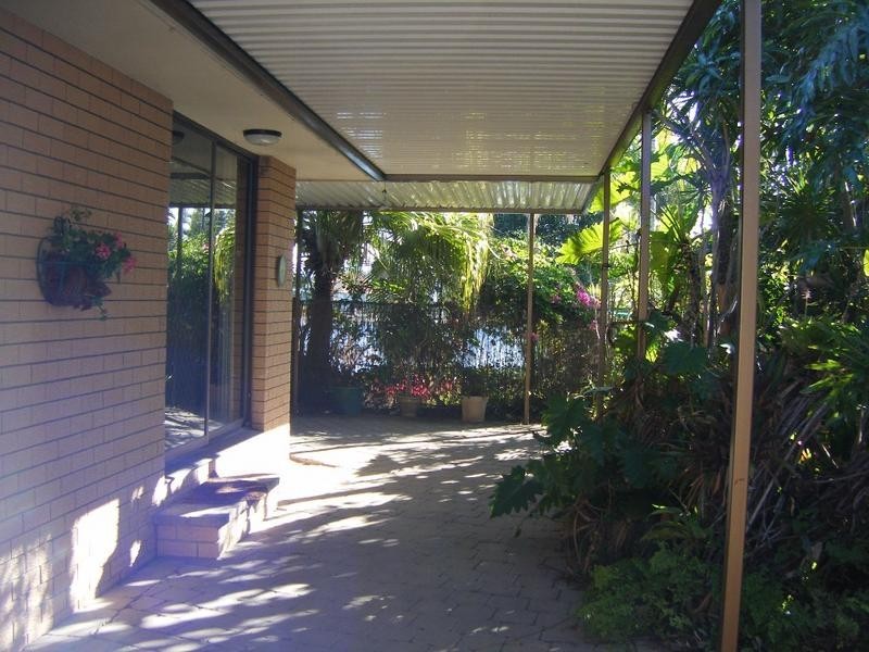 18 Bermuda Street, Broadbeach Waters QLD 4218