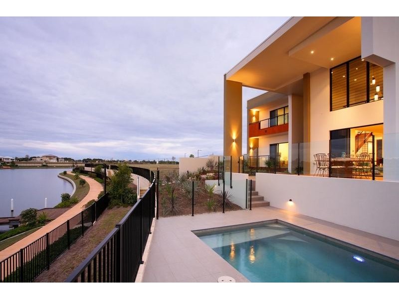 5023 Emerald Islands Drive, Emerald Lakes, Carrara QLD 4211