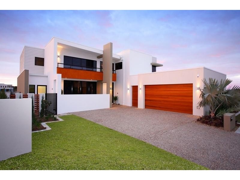 5023 Emerald Islands Drive, Emerald Lakes, Carrara QLD 4211