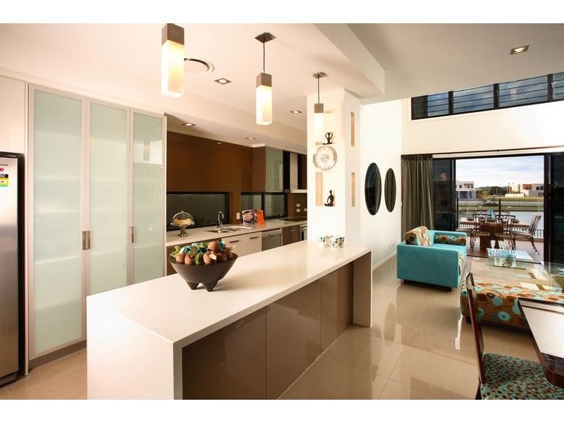 5023 Emerald Islands Drive, Emerald Lakes, Carrara QLD 4211