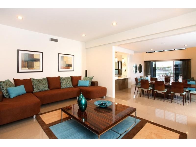 5023 Emerald Islands Drive, Emerald Lakes, Carrara QLD 4211