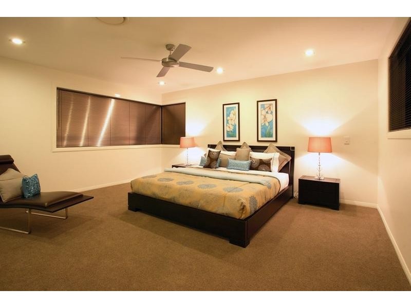 5023 Emerald Islands Drive, Emerald Lakes, Carrara QLD 4211