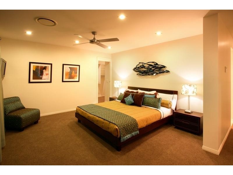 5023 Emerald Islands Drive, Emerald Lakes, Carrara QLD 4211