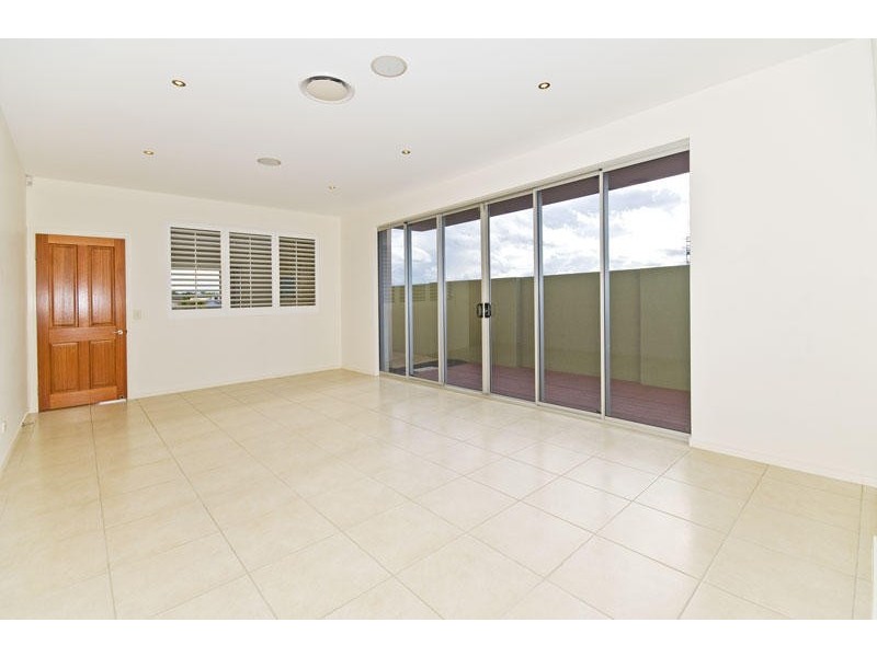 97 Sir Bruce Small Boulevard, Benowa QLD 4217