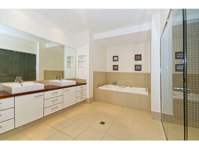 97 Sir Bruce Small Boulevard, Benowa QLD 4217