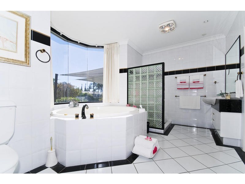 Chevron Island QLD 4217