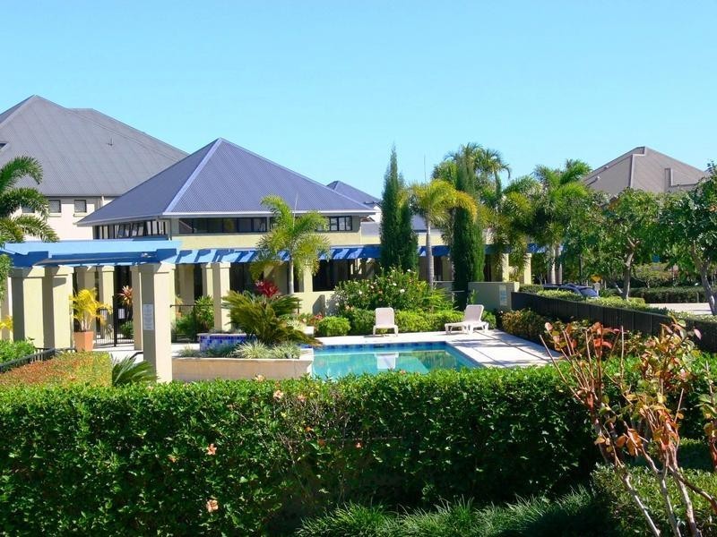 2064 The Vistas, Emerald Lakes, Carrara QLD 4211